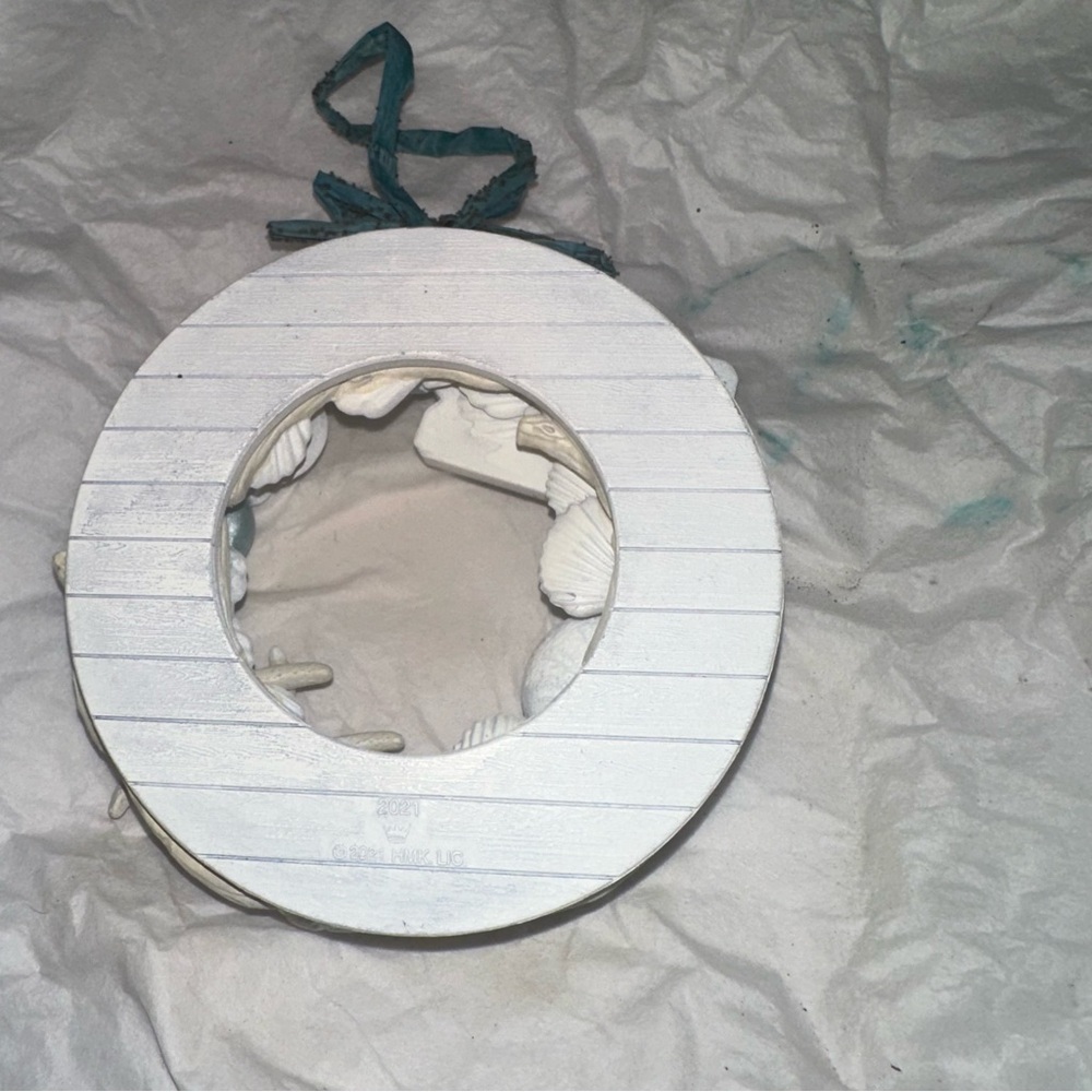 Hallmark Keepsake "A Day at the Beach Seashell Wreath" Ornament 2021 Christmas - Picture 2 of 6